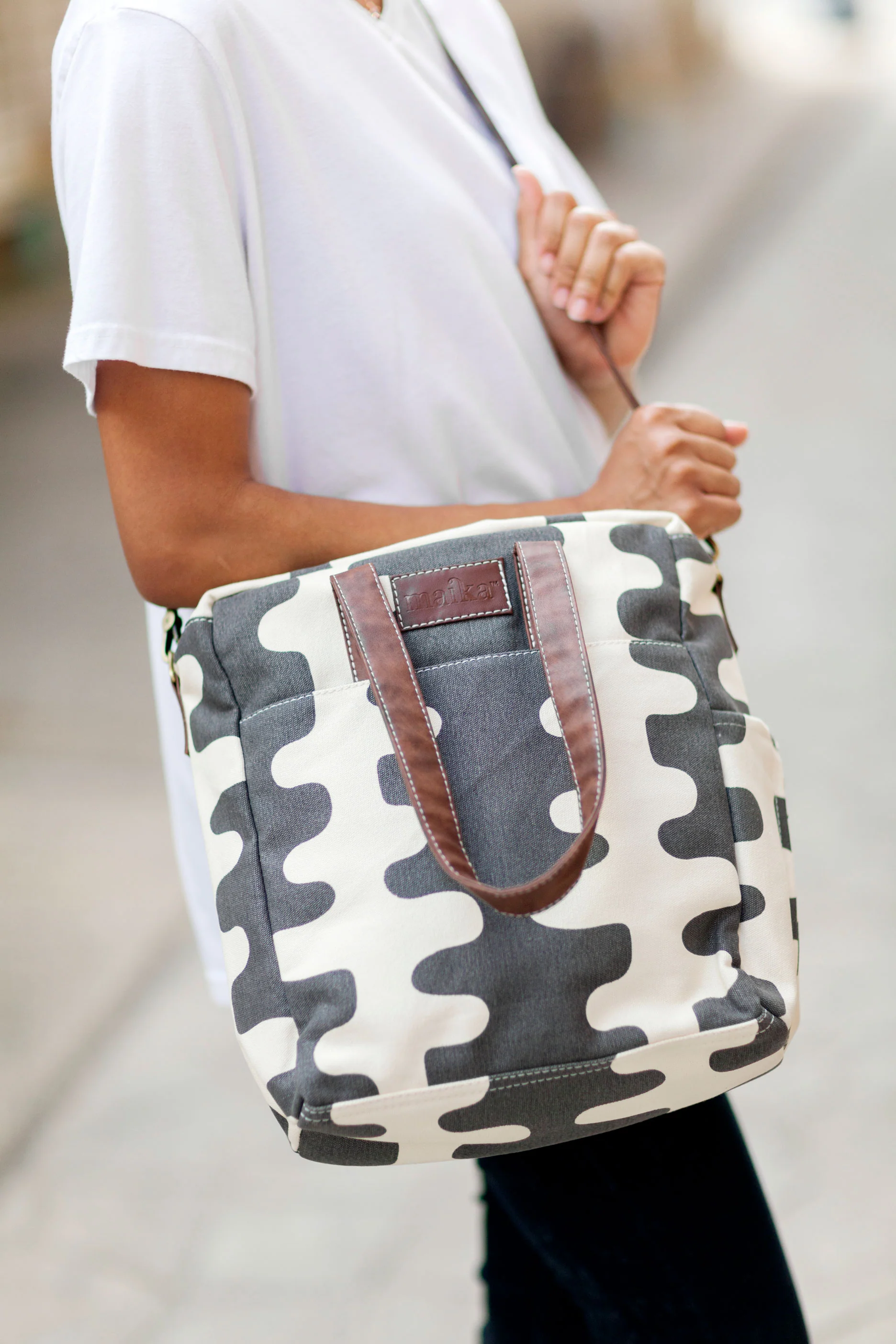 Commuter Tote - Echo Charcoal - Image 2