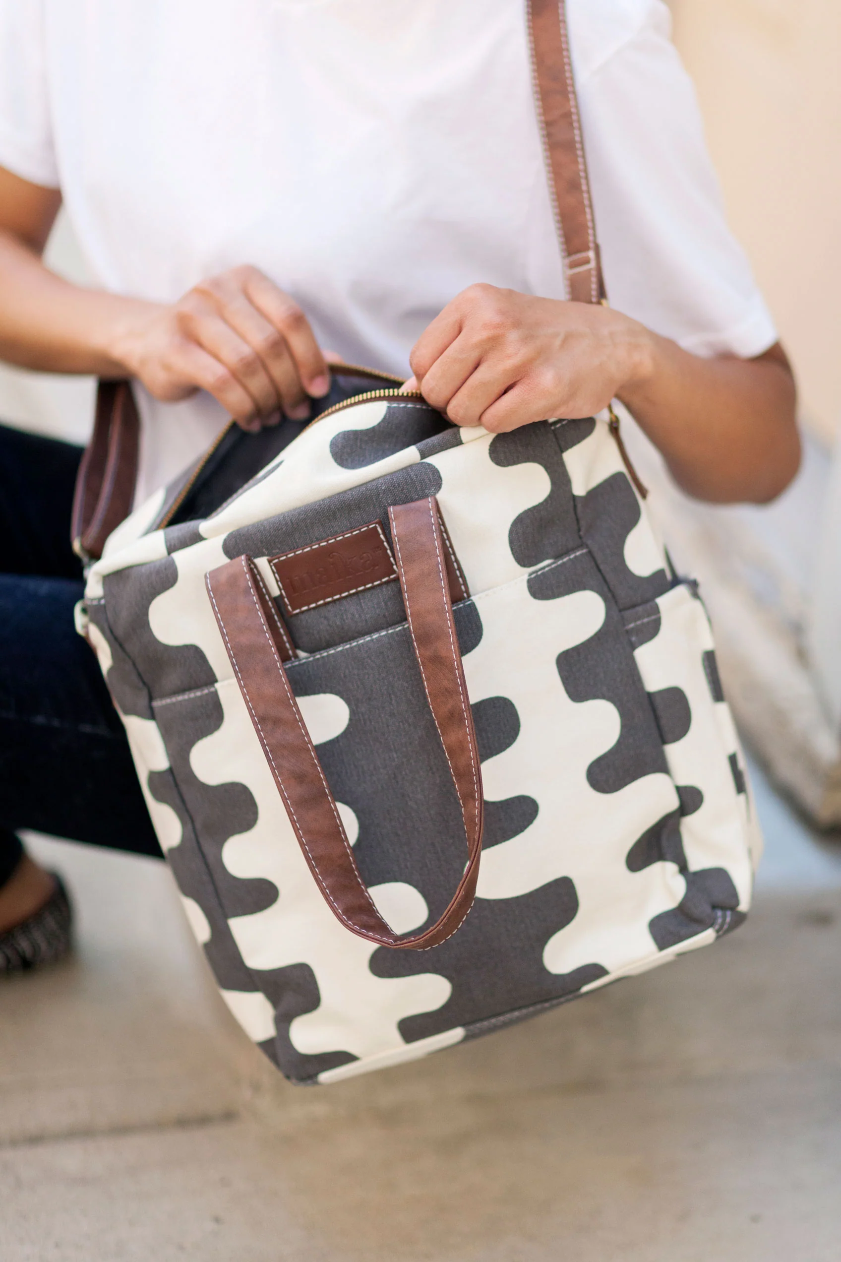 Commuter Tote - Echo Charcoal - Image 3